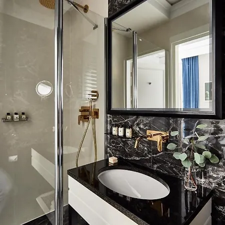 Teatro Boutique Old Town - Destigo