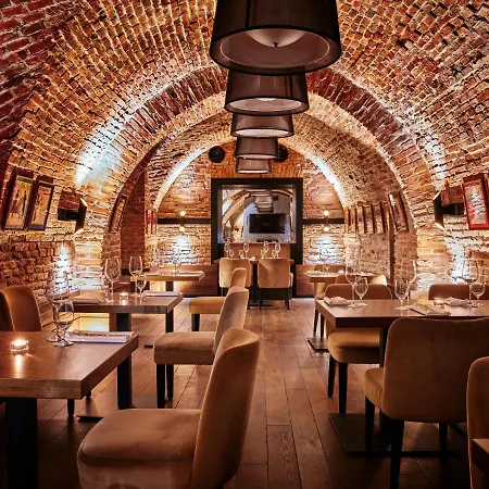 Teatro Boutique Old Town - Destigo